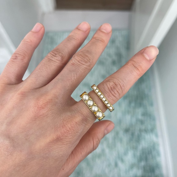 J. Crew gold pearl stackable rings set of two preowned size 5 - Picture 4 of 4